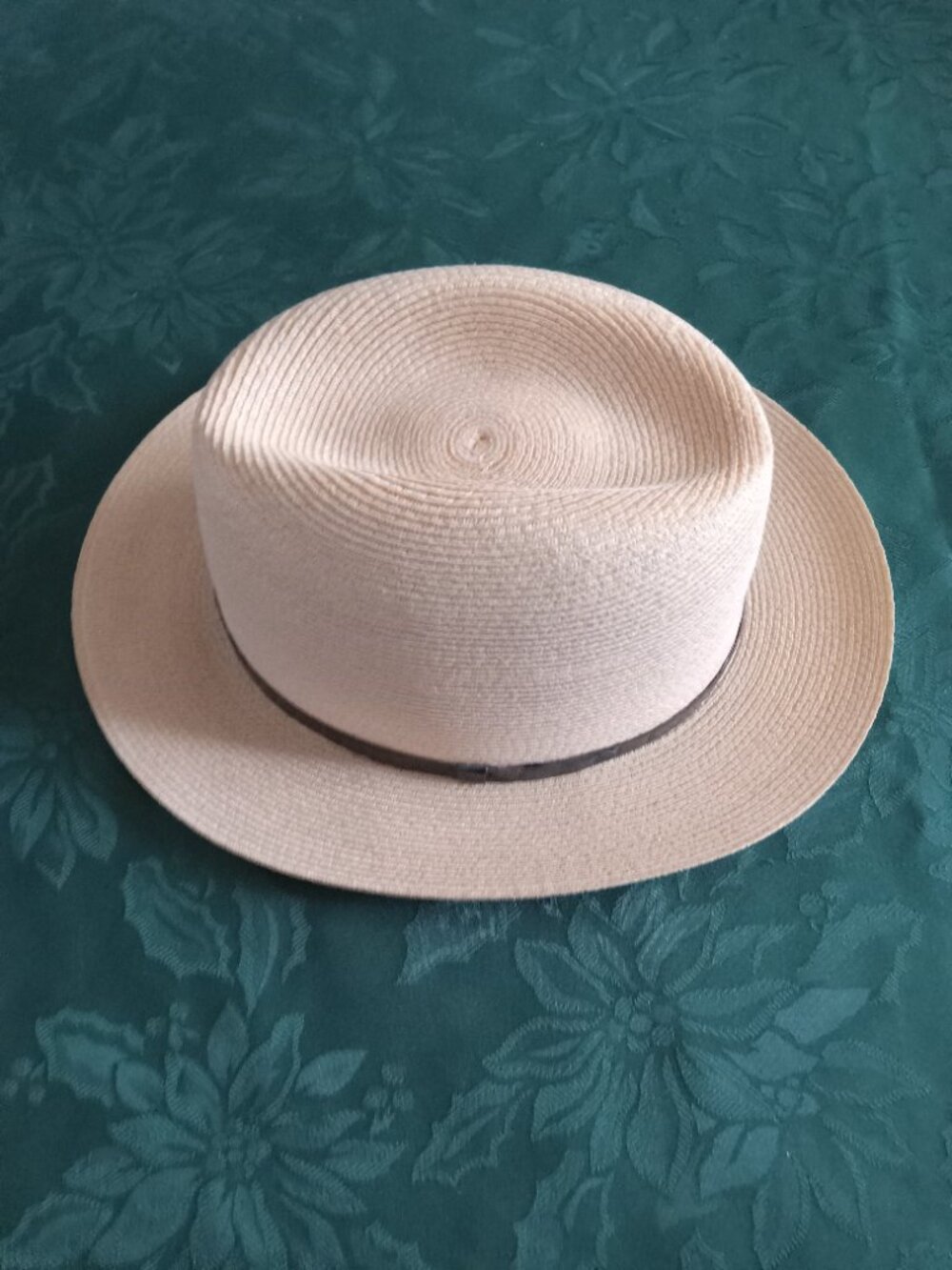 Ladies Biltmore Made in Canada hat in great condition as shown
